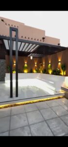 التميز لتصميم جلسات خارجية ونركيب برجولات خشبية بالرياض